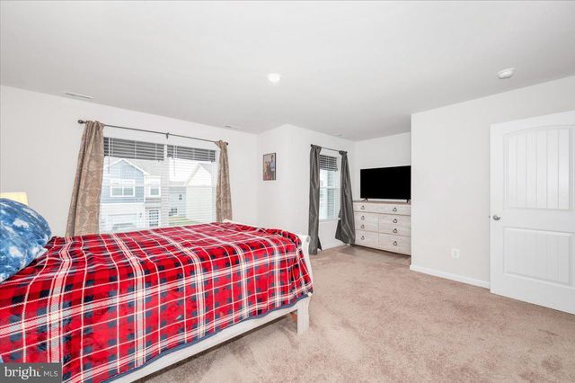 31 BLOOMSBURY ST, Falling Waters, WV 25419