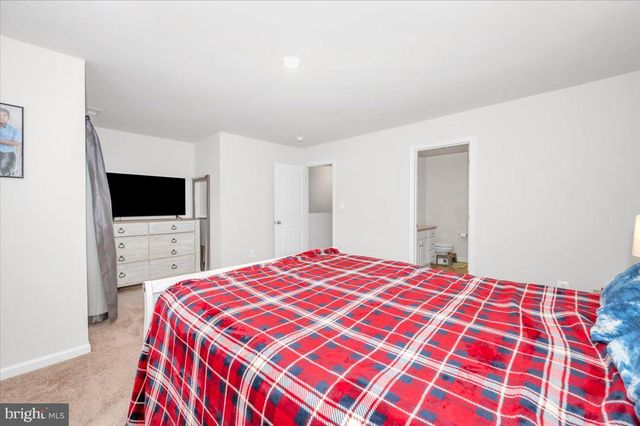 31 BLOOMSBURY ST, Falling Waters, WV 25419