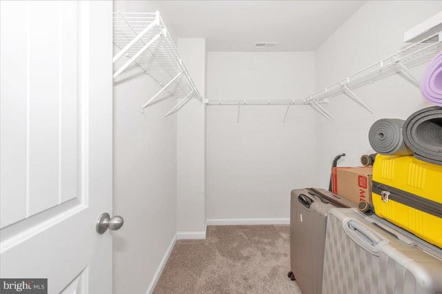 31 BLOOMSBURY ST, Falling Waters, WV 25419