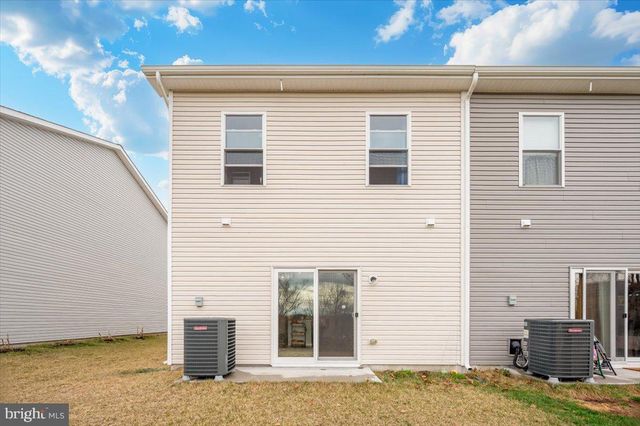 31 BLOOMSBURY ST, Falling Waters, WV 25419