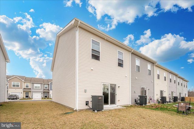 31 BLOOMSBURY ST, Falling Waters, WV 25419