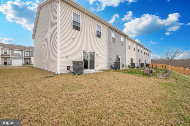 31 BLOOMSBURY ST, Falling Waters, WV 25419