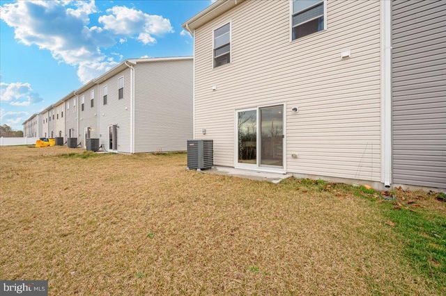 31 BLOOMSBURY ST, Falling Waters, WV 25419