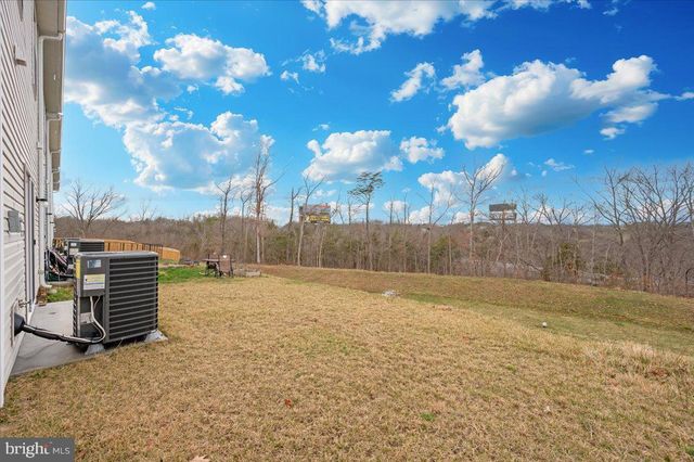 31 BLOOMSBURY ST, Falling Waters, WV 25419