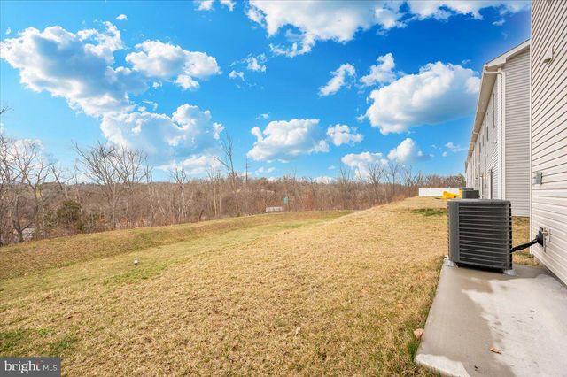 31 BLOOMSBURY ST, Falling Waters, WV 25419