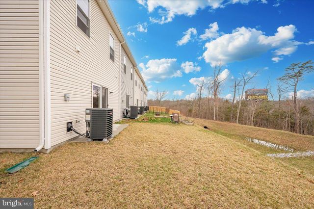 31 BLOOMSBURY ST, Falling Waters, WV 25419