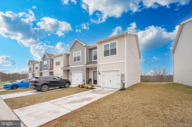 31 BLOOMSBURY ST, Falling Waters, WV 25419