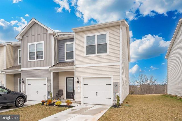 31 BLOOMSBURY ST, Falling Waters, WV 25419