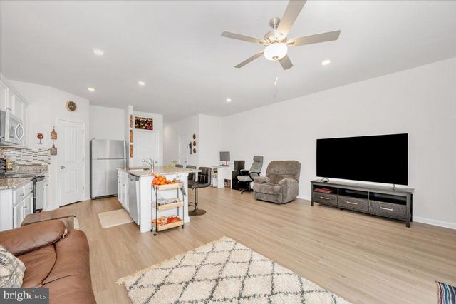 31 BLOOMSBURY ST, Falling Waters, WV 25419