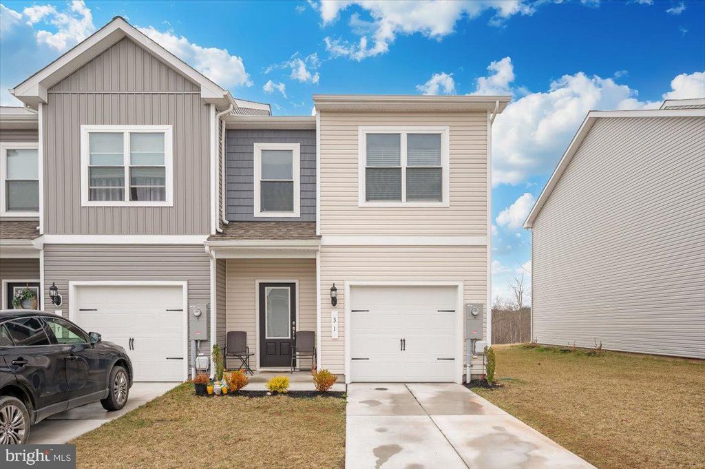 31 BLOOMSBURY ST, Falling Waters, WV 25419