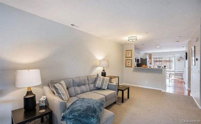 3286 CAMDEN Drive, Troy, MI 48084