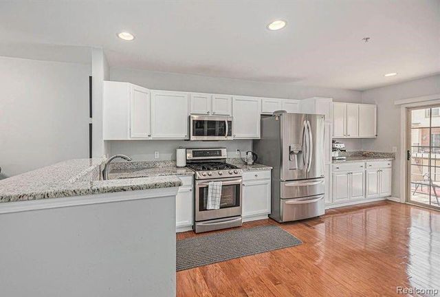 3286 CAMDEN Drive, Troy, MI 48084