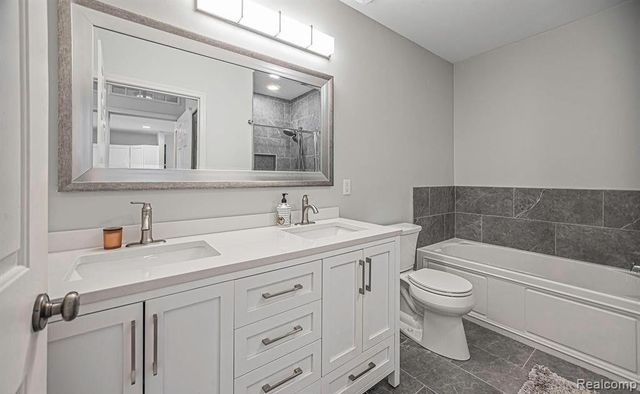 3286 CAMDEN Drive, Troy, MI 48084