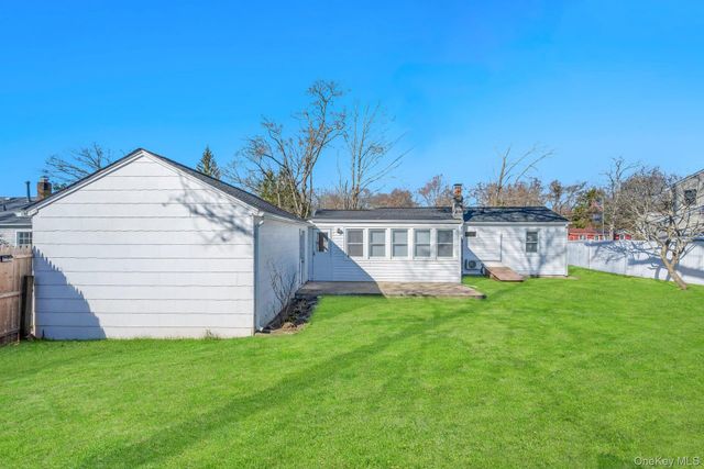 20 Willyn Road, Blue Point, NY 11715