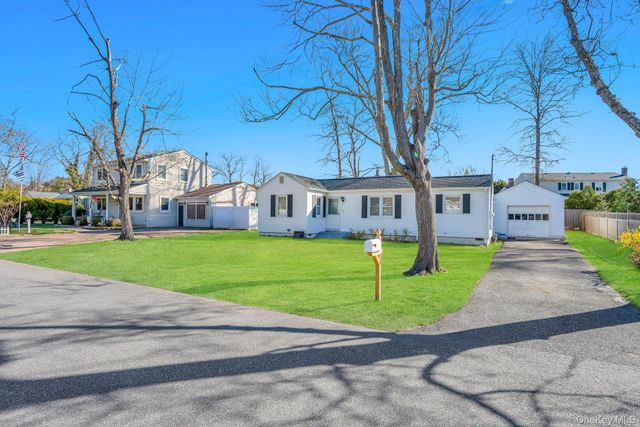 20 Willyn Road, Blue Point, NY 11715