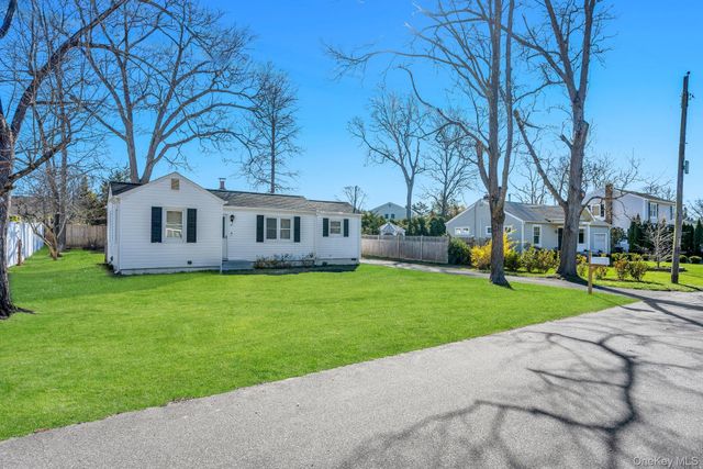 20 Willyn Road, Blue Point, NY 11715