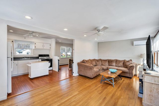 20 Willyn Road, Blue Point, NY 11715