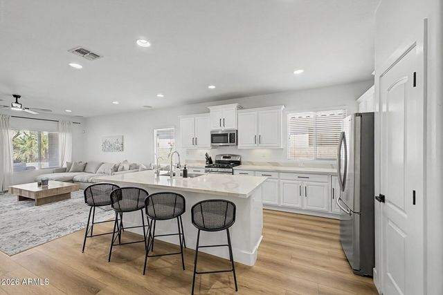 3918 E ROCKINGHAM Road, Phoenix, AZ 85050