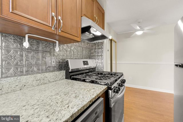 2305 FARRINGTON AVE #203, Alexandria, VA 22303