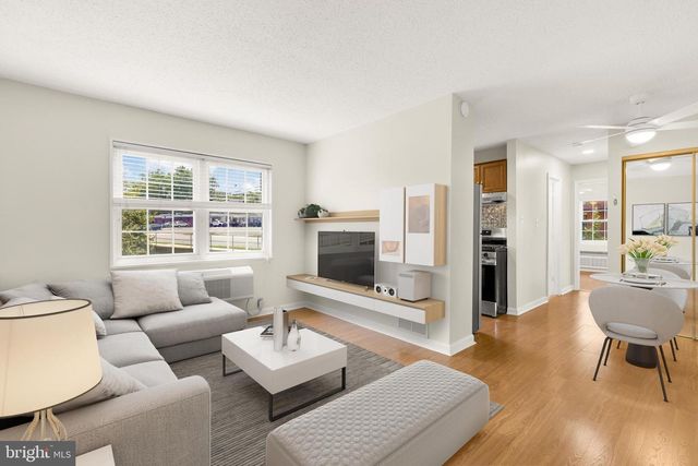 2305 FARRINGTON AVE #203, Alexandria, VA 22303