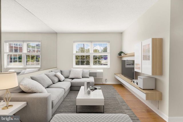 2305 FARRINGTON AVE #203, Alexandria, VA 22303