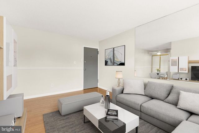2305 FARRINGTON AVE #203, Alexandria, VA 22303