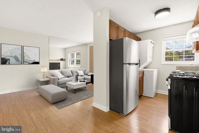 2305 FARRINGTON AVE #203, Alexandria, VA 22303