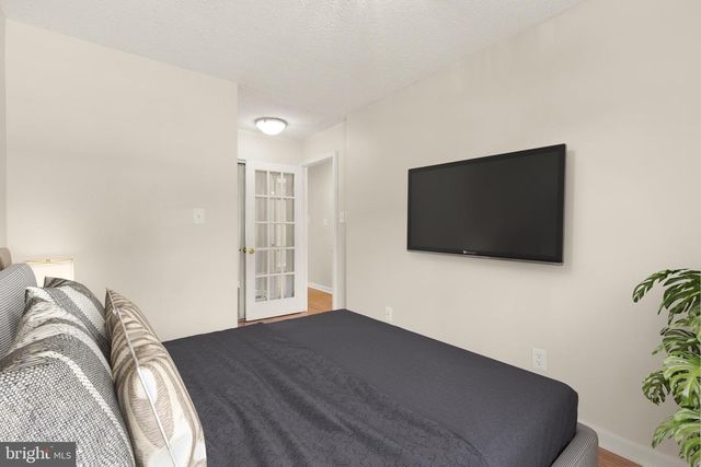 2305 FARRINGTON AVE #203, Alexandria, VA 22303