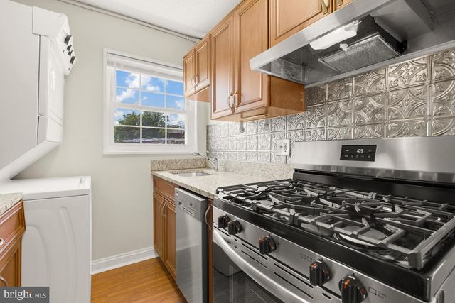 2305 FARRINGTON AVE #203, Alexandria, VA 22303