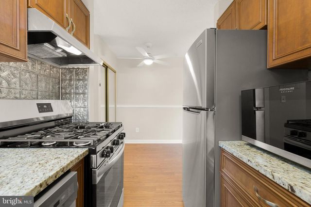 2305 FARRINGTON AVE #203, Alexandria, VA 22303