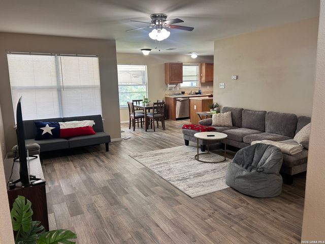10226 Lion Hunt, San Antonio, TX 78251