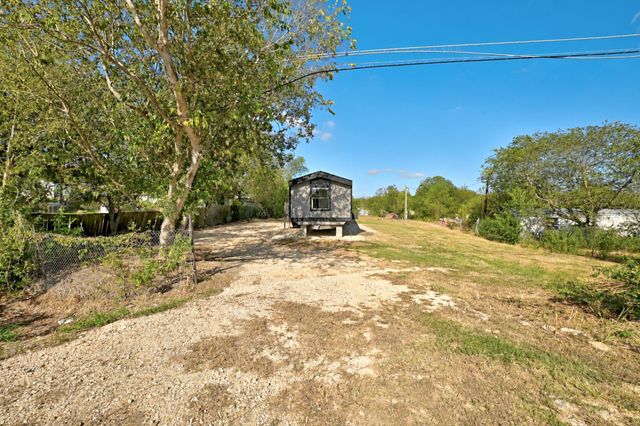 212 Greenfield RD, Kyle, TX 78640