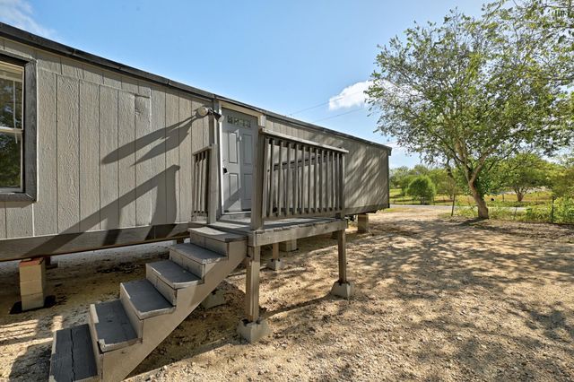 212 Greenfield RD, Kyle, TX 78640