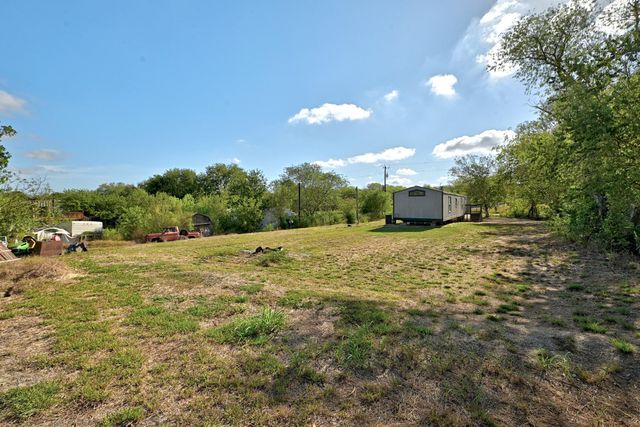 212 Greenfield RD, Kyle, TX 78640
