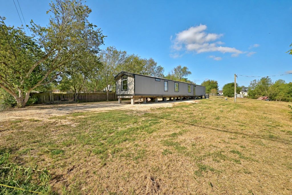 212 Greenfield RD, Kyle, TX 78640