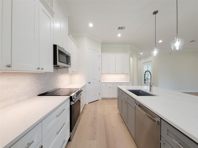 10308 Lakewood Drive, Conroe, TX 77385