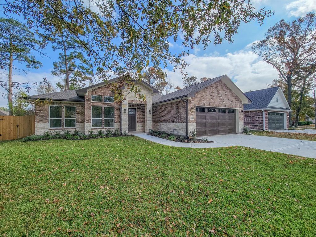10308 Lakewood Drive, Conroe, TX 77385