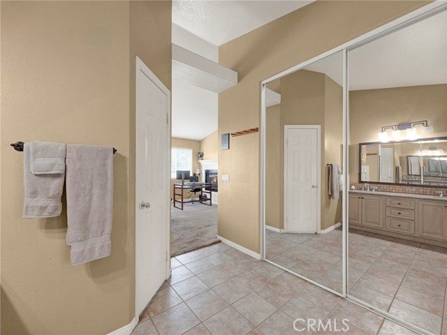 5129 S Chariton Avenue, Ladera Heights, CA 90056