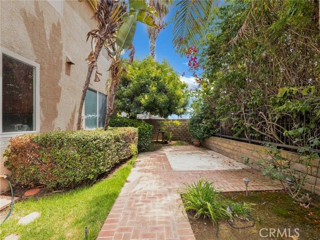 5129 S Chariton Avenue, Ladera Heights, CA 90056
