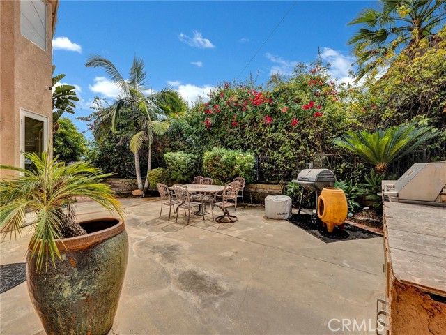 5129 S Chariton Avenue, Ladera Heights, CA 90056