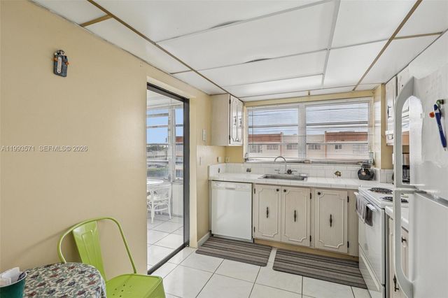 2301 NW 41st Ave 403, Lauderhill, FL 33313