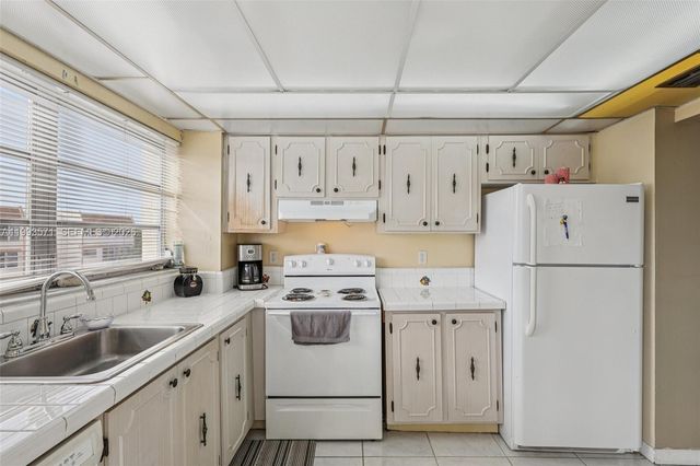 2301 NW 41st Ave 403, Lauderhill, FL 33313