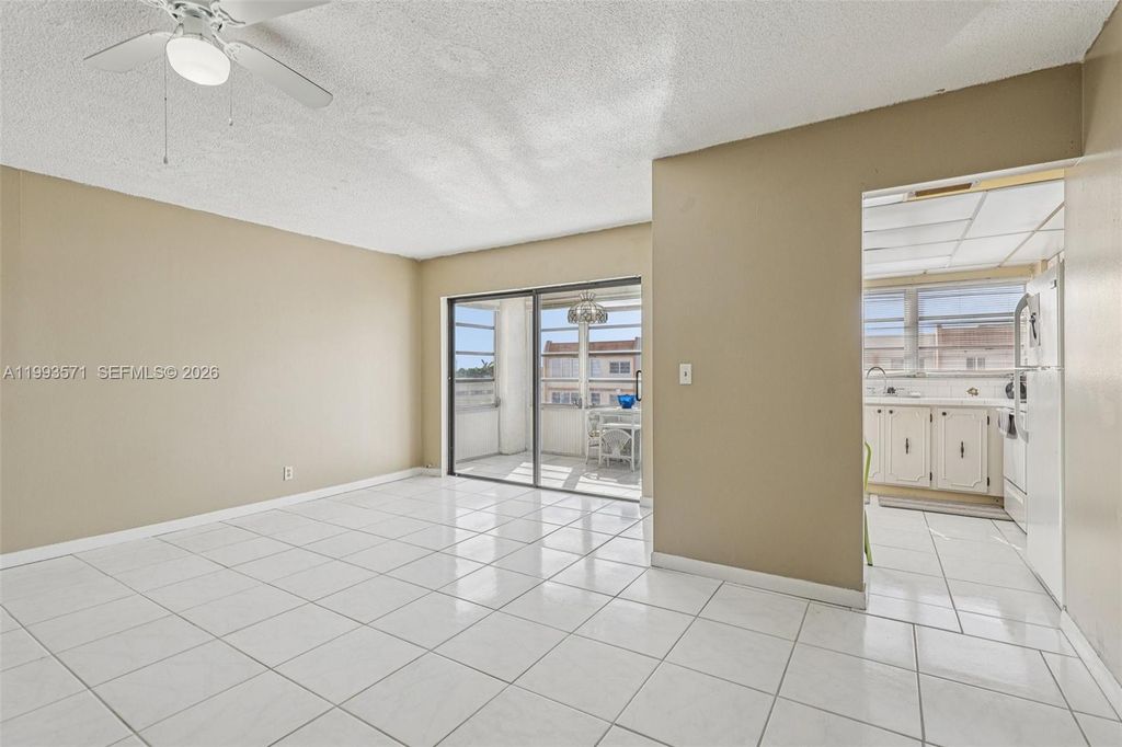 Image 11 of property listing at 2301 NW 41st Ave 403, Lauderhill, FL 33313