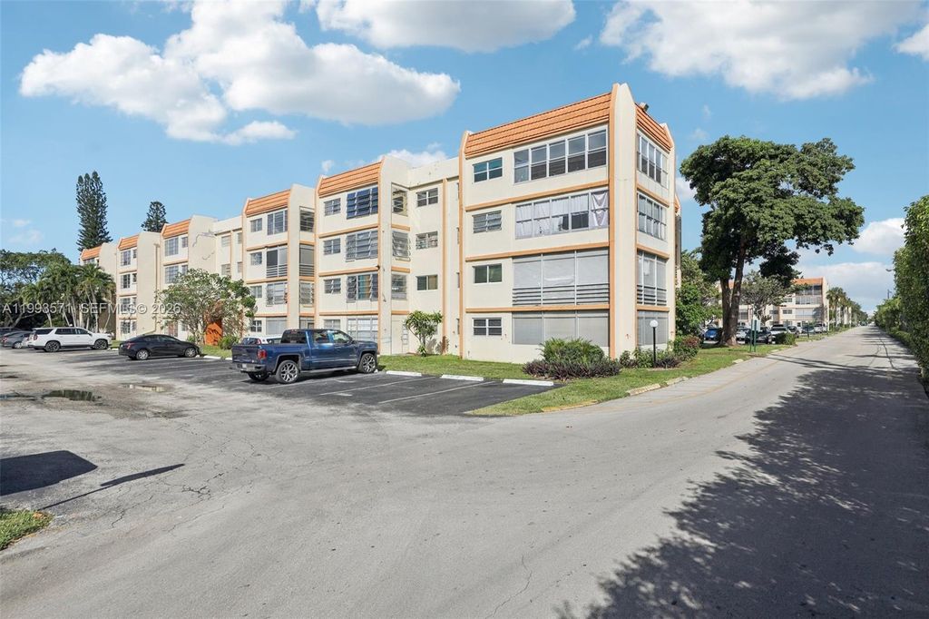 Image 2 of property listing at 2301 NW 41st Ave 403, Lauderhill, FL 33313