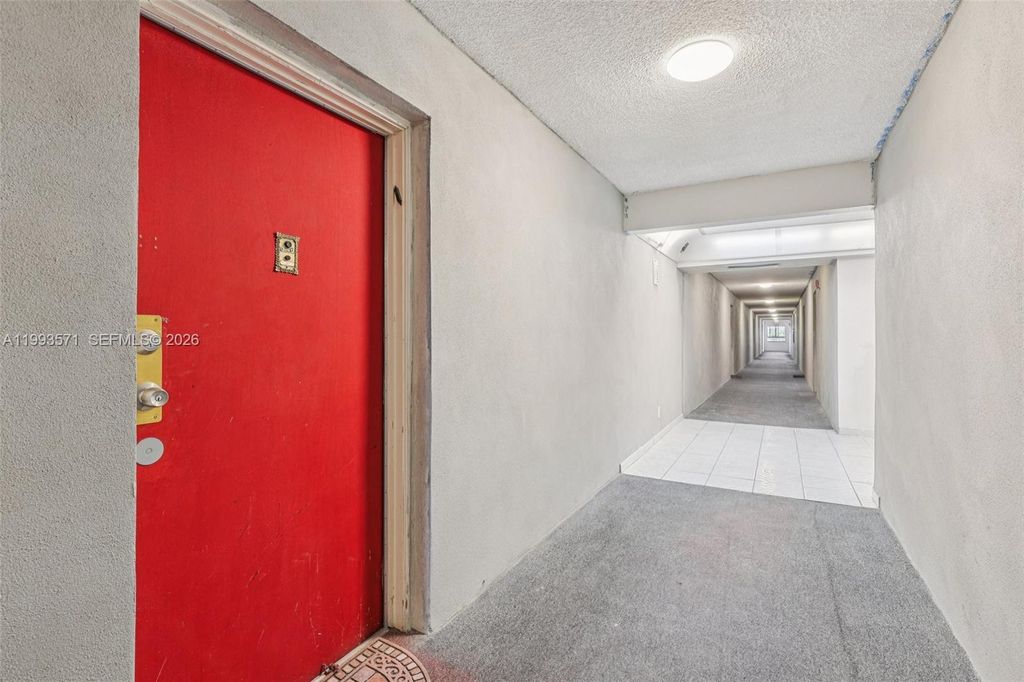 Image 5 of property listing at 2301 NW 41st Ave 403, Lauderhill, FL 33313