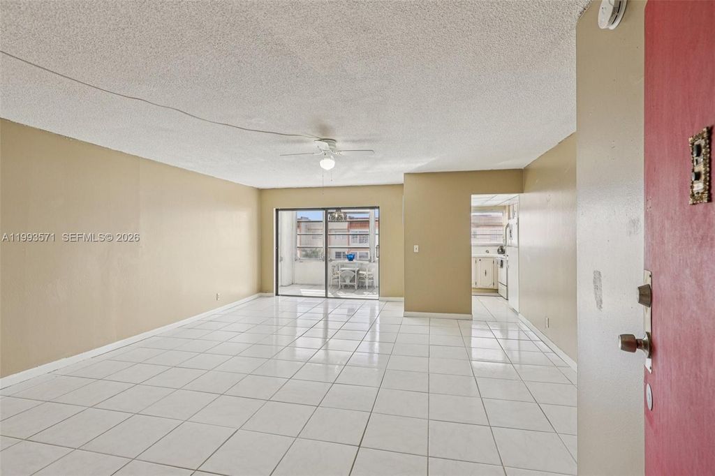 Image 6 of property listing at 2301 NW 41st Ave 403, Lauderhill, FL 33313