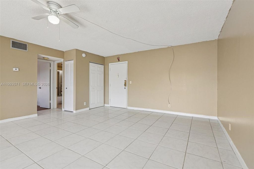 Image 9 of property listing at 2301 NW 41st Ave 403, Lauderhill, FL 33313