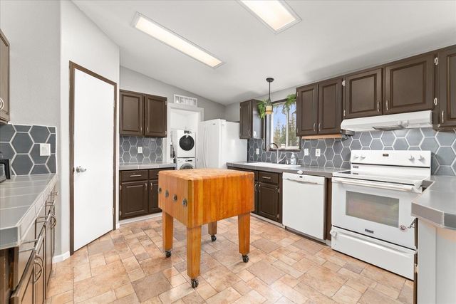 22915 S Cross Rd, Cheney, WA 99004
