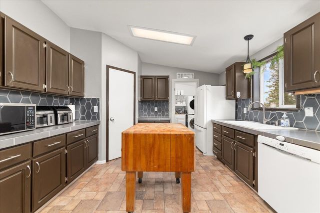 22915 S Cross Rd, Cheney, WA 99004