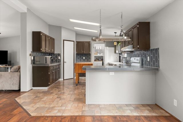 22915 S Cross Rd, Cheney, WA 99004